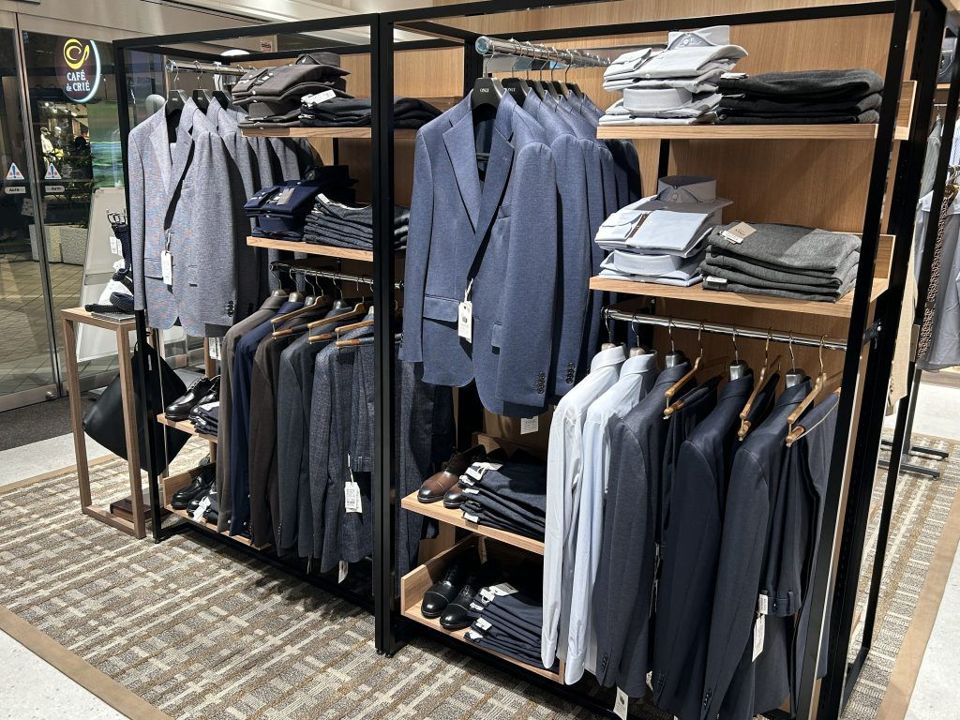 改装後のONLY池袋店のスーツ売り場